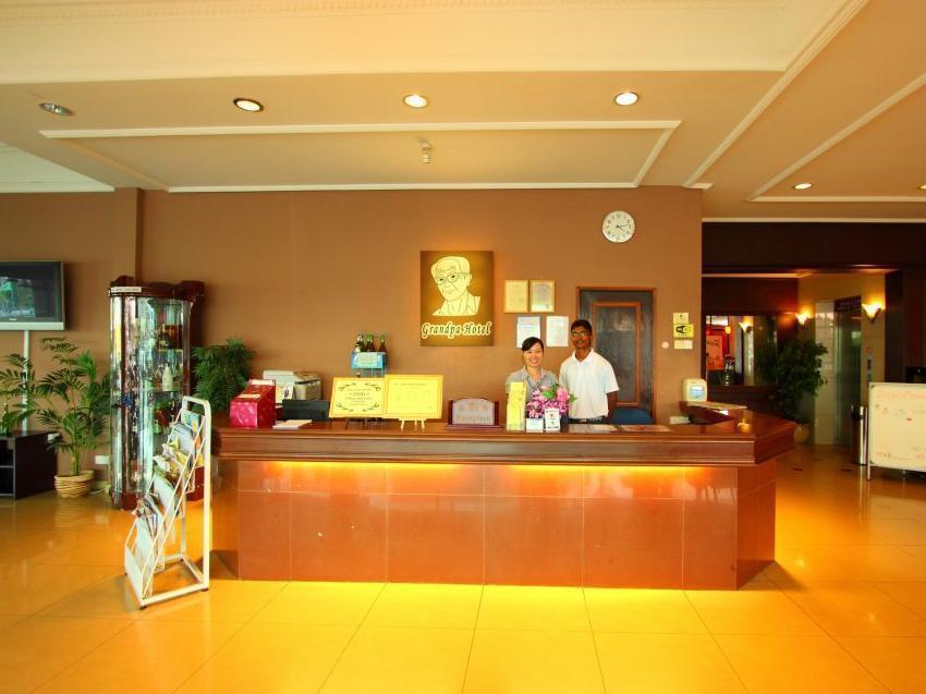 Grandpa Hotel Порт-Диксон Экстерьер фото